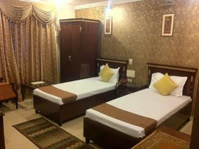 Hotel Hallmark Regency Ludhiana Exterior foto