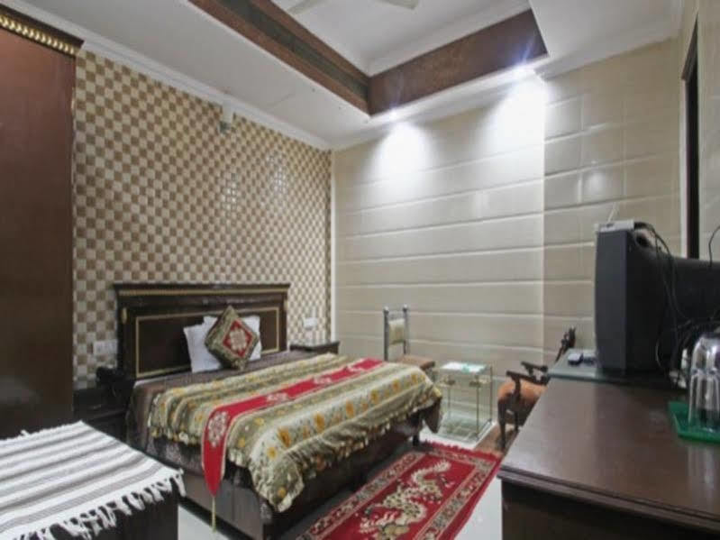 Hotel Hallmark Regency Ludhiana Exterior foto